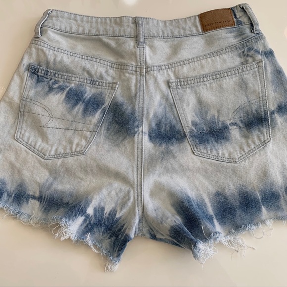 AMERICAN EAGLE OUTFITTERS TIE DYE HIGH-WAIST FRAYED HEM DESTRESS MOM SHORTS - Picture 3 of 16